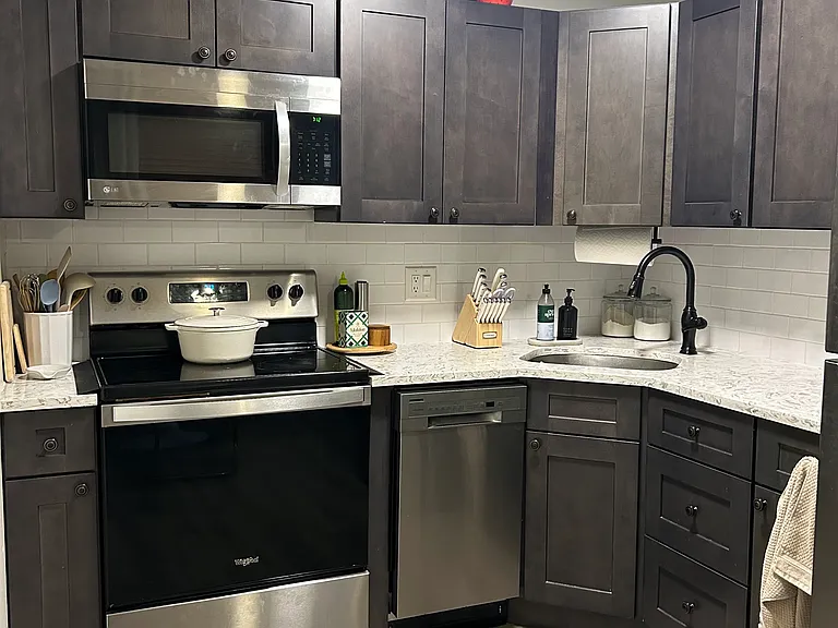 340 Woodlawn Ter #D4 — Photo 1