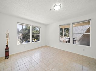 302 E Chestnut Ave #215, Santa Ana, CA 92701