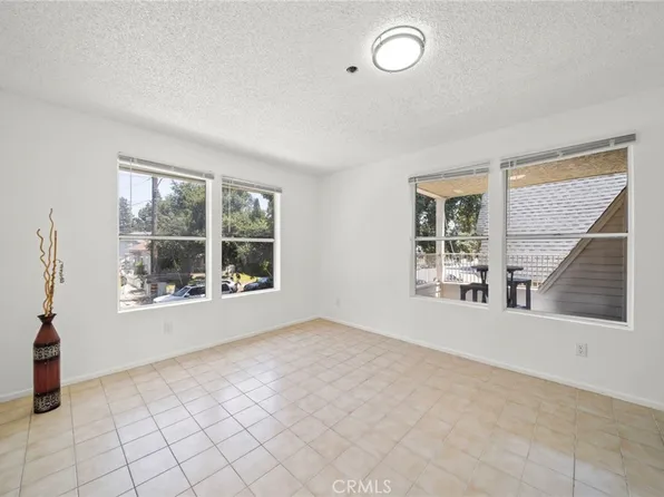 302 E Chestnut Ave #215, Santa Ana, CA 92701