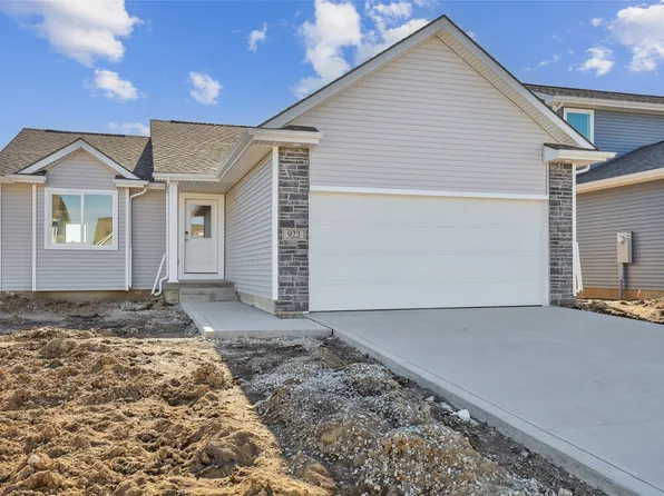 922 Knoll Dr, Norwalk, IA 50211