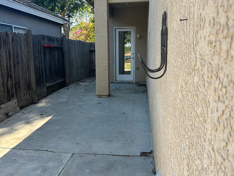 9128 N Recreation Ave — Photo 25