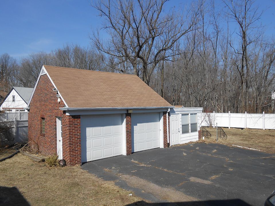 2nd image of 42 Mehrhof Rd