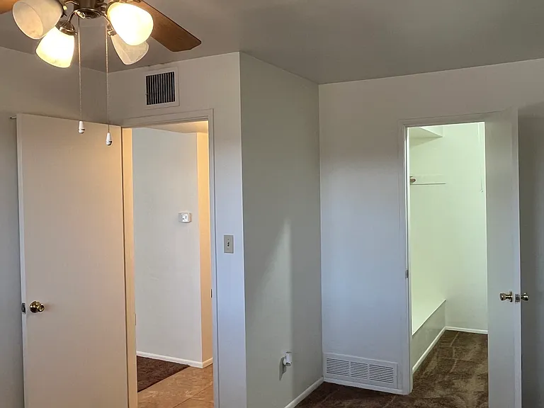 4431 E Lee St — Photo 7