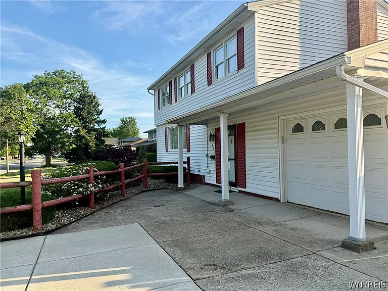 119 Kaymar Dr — Photo 2