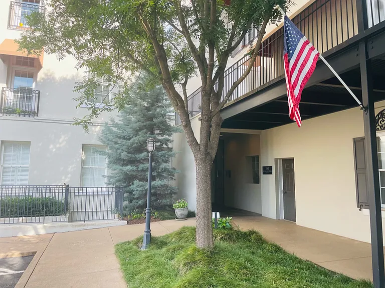 100 W Court St #1B — Photo 25