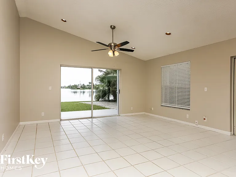 3202 W Buena Vista Dr — Photo 3