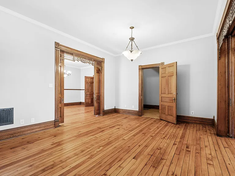 529 S 3rd St — Photo 15