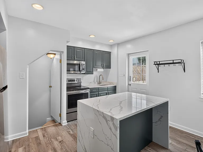 3460 Dix St NE — Photo 14