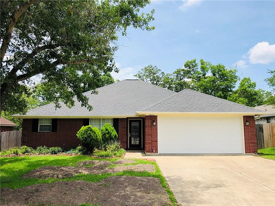 1st image of 1013 Bayou Woods Dr
