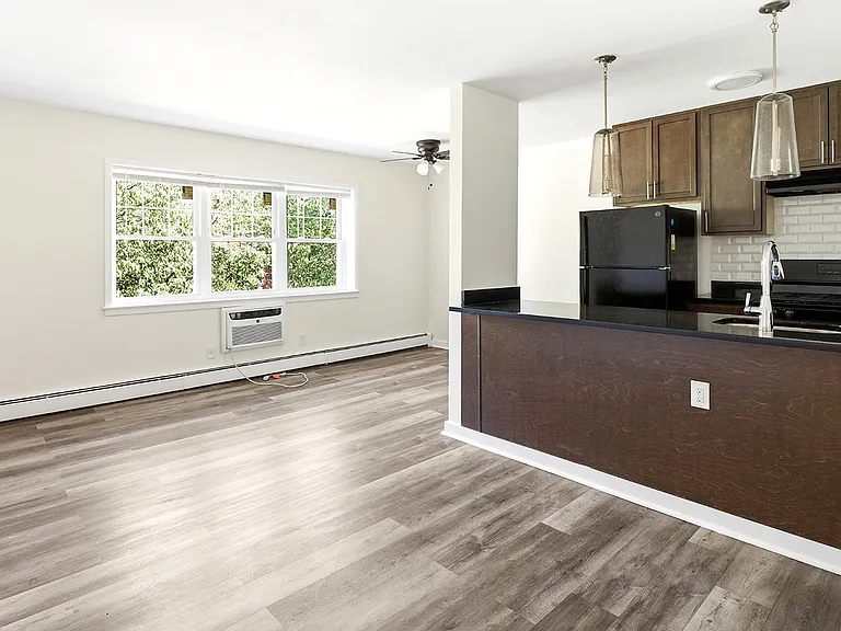 138 Clinton Pl #1B — Photo 5
