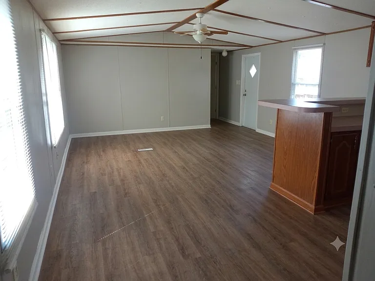 Find Your Next Pet-Friendly Home in Johnson City New & Budget-Friendly Options — Photo 12