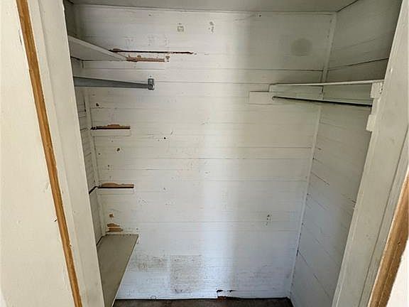 4th image of 107 Davie St