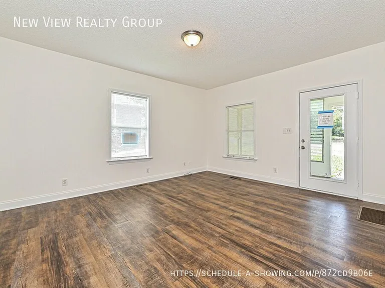 610 N Pear St — Photo 4