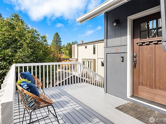 3rd image of 4432 40th Avenue SW