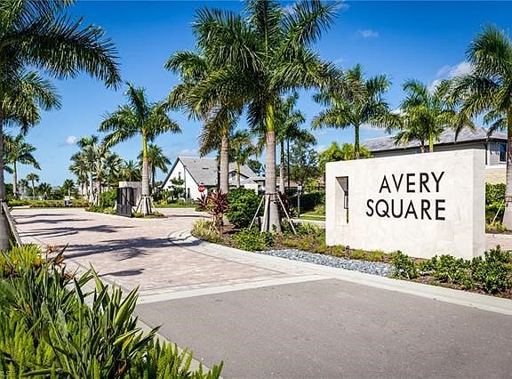 Avery Square - low fees, located in central Naples w/shopping, beaches, entertainment, education & healthcare!