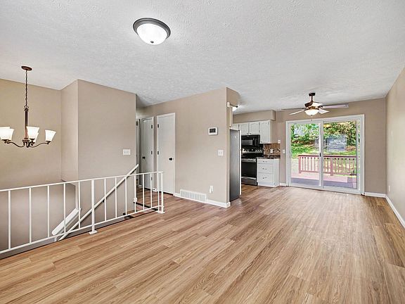 5th image of 11809 S 34th St