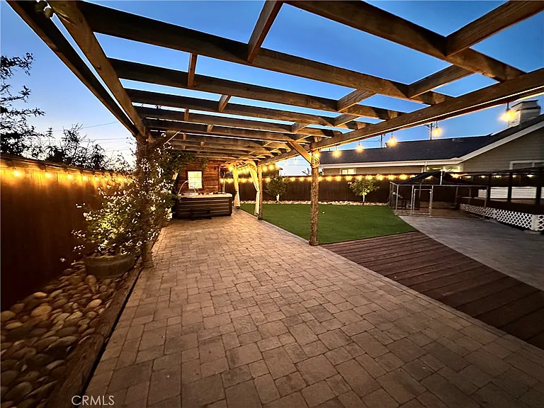 604 Village Ct — Photo 43