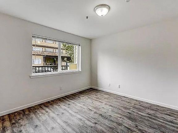 4th image of 14504 30th Ave NE #103