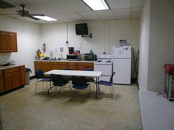 4th image of 832 Park Ave