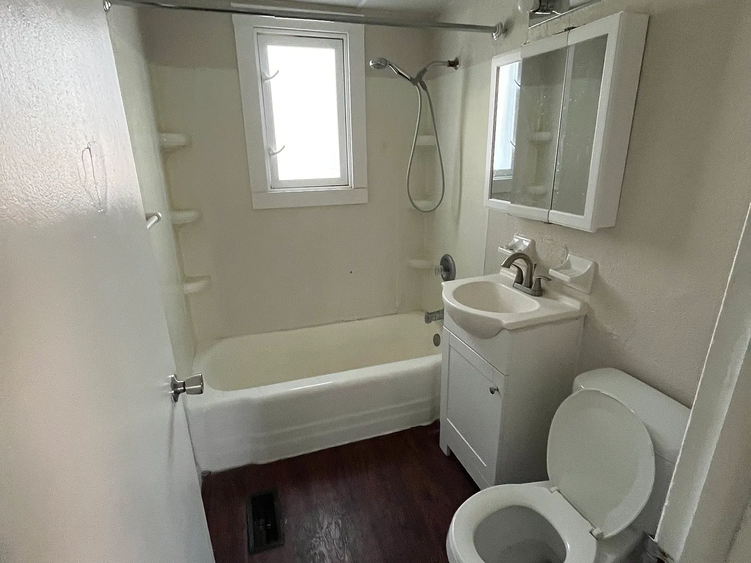 2 bed, 900 sqft, $1,000 — Photo 4