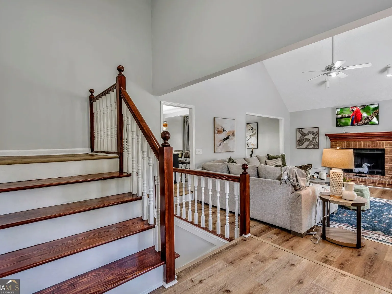 5 bed, 3.0 bath, 3200 sqft, $6,800 — Photo 2