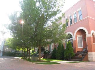 655 W Irving Park Rd #V-200, Chicago, IL 60613