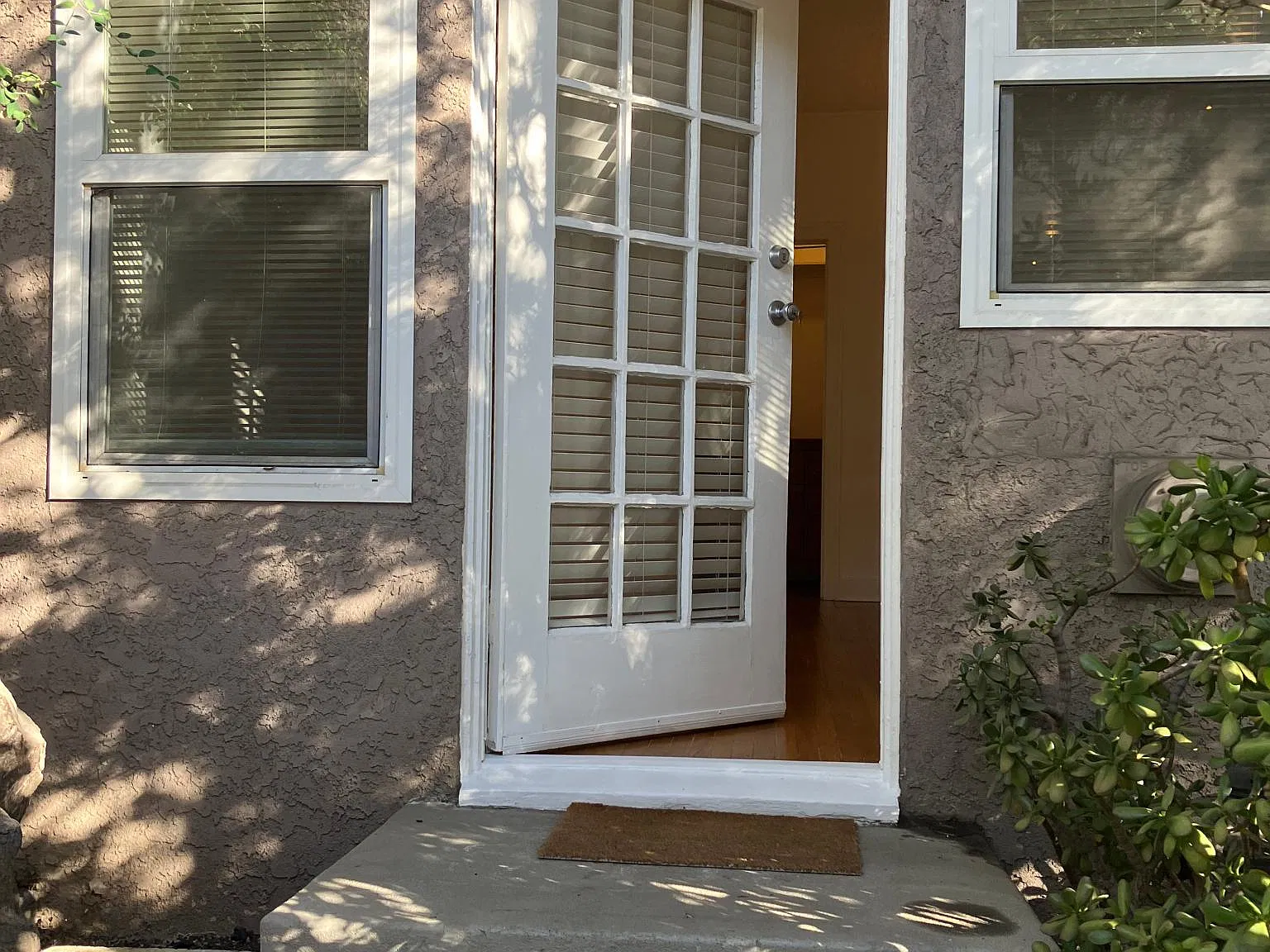 2031 Vista Del Mar Ave — Photo 4