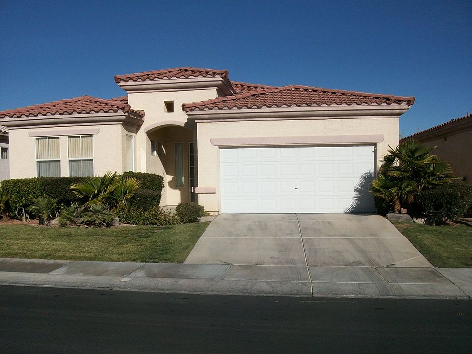 1st image of 338 Palm Trace Ave