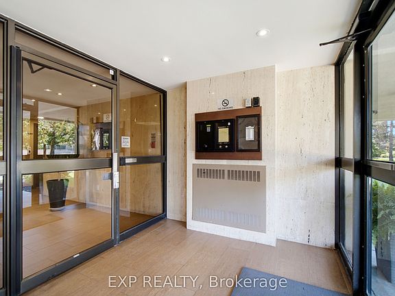 4th image of 3120 Kirwin Ave #1102
