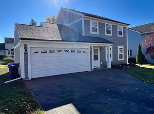 850 Howell Dr, Geneva, IL 60134