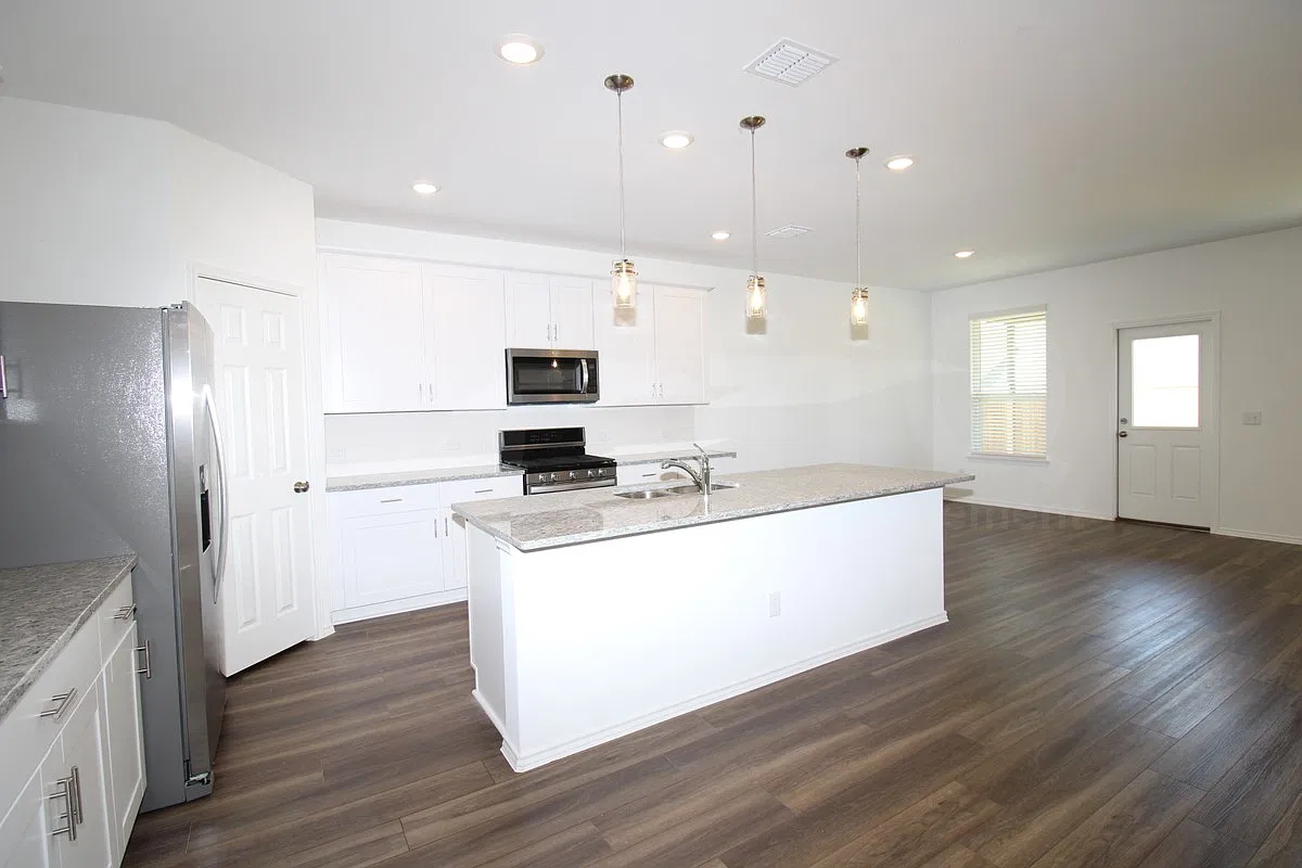 5 bed, 3.0 bath, 3011 sqft, $2,399 — Photo 4