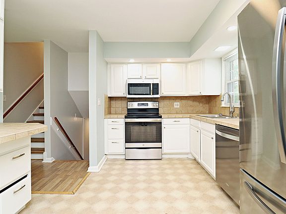 4th image of 2412 Commonwealth Dr Unit A