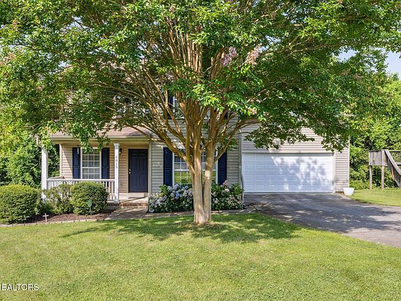 3rd image of 6819 Avensong Ln