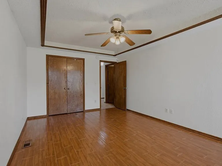 1208 SW 106th St — Photo 14