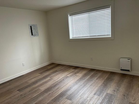 4th image of 712 E B St