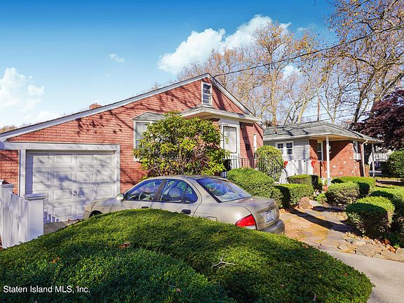 3rd image of 113 Clawson St