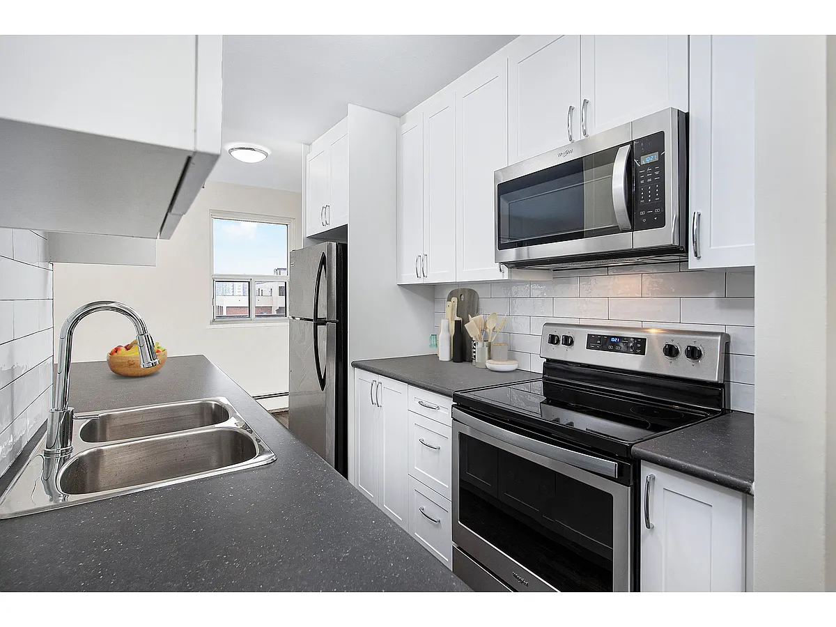 190 Queen St S #991323 photo 1