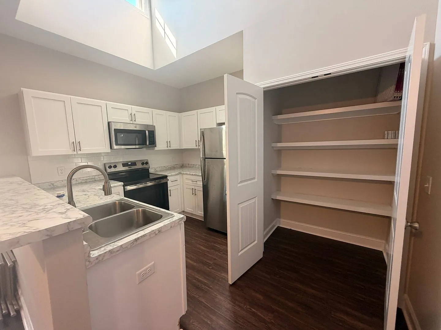 31 W Grady St — Photo 3