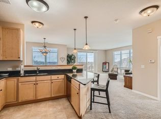 1070 Grandview Ct NE APT 204, Columbia Heights, MN 55421