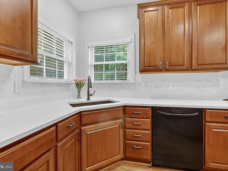 15806 Copper Beech Dr — Photo 21