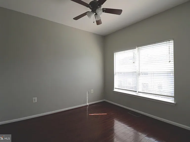 21786 Dragons Green Sq — Photo 17