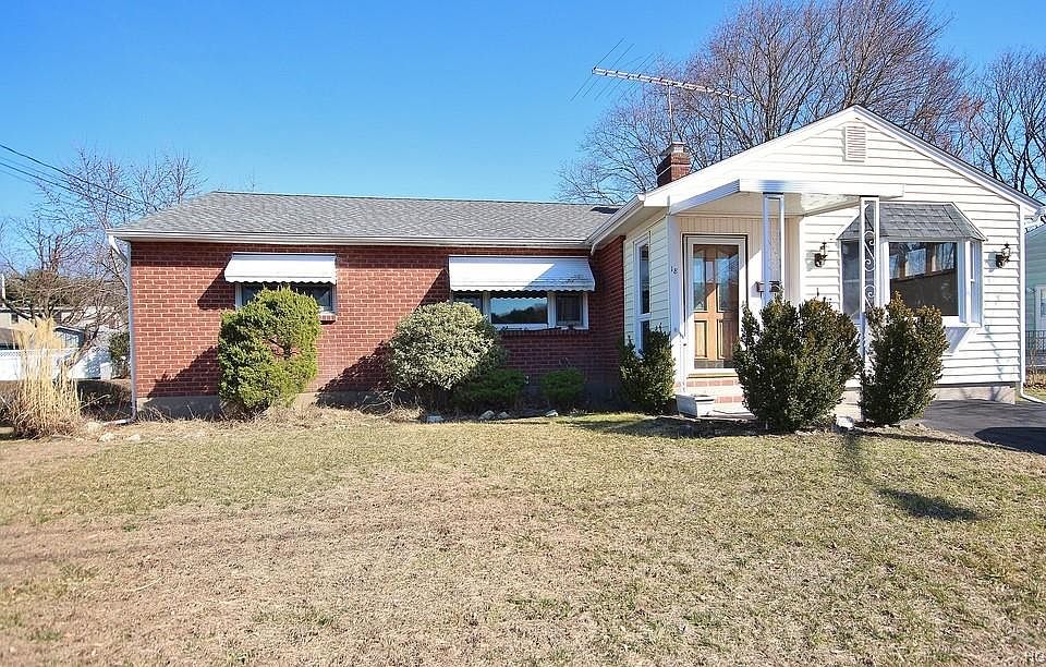 1st image of 18 Lewis Dr