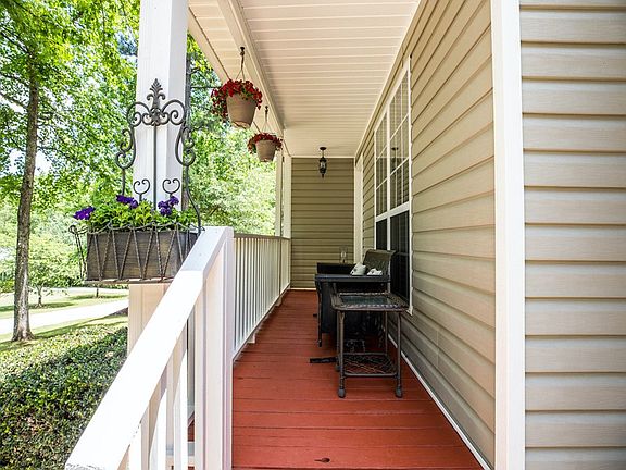 5th image of 224 White Oak Ct
