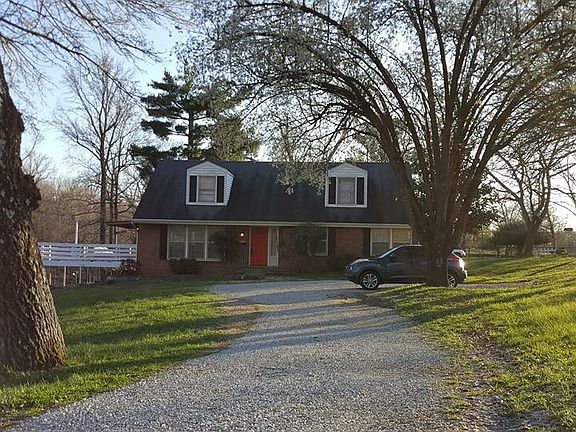 4th image of 745 Everett Dr