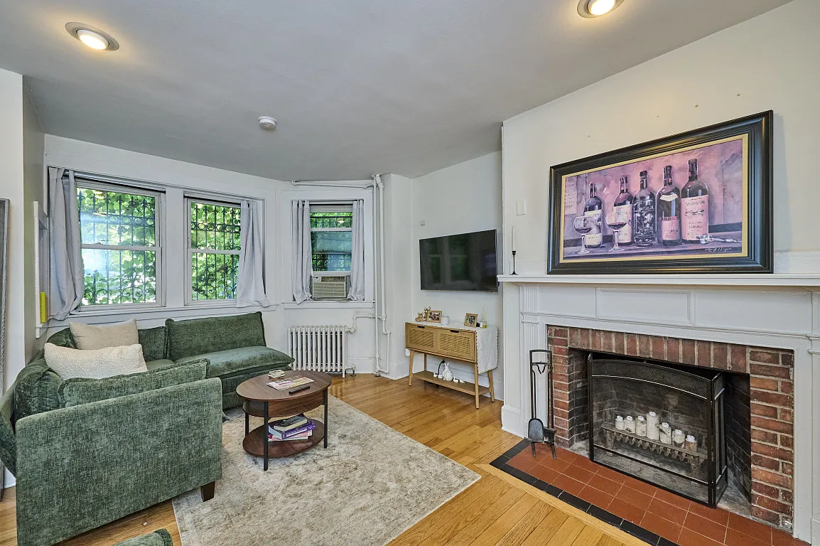458 Beacon St — Photo 1