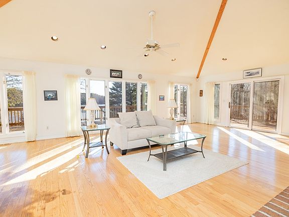4th image of 524 Long Branch Dr