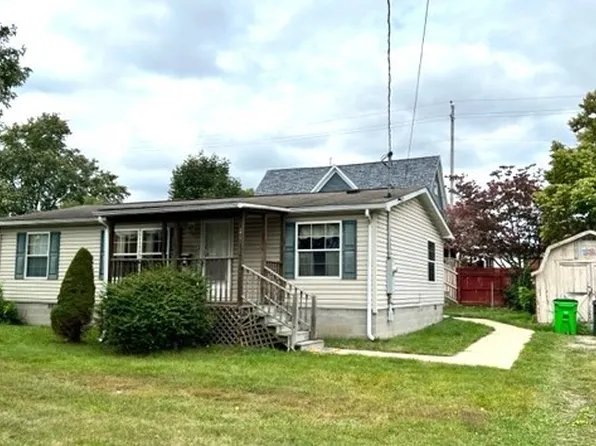 205 E 5th St, Uhrichsville, OH 44683