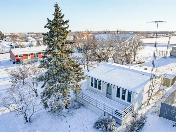 140 1st St N, Edberg, AB T0B 1J0