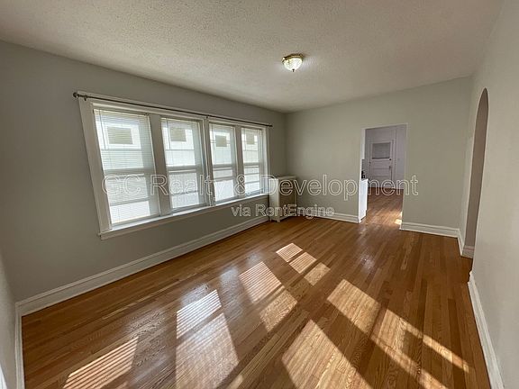 4th image of 7512 N Claremont Ave APT 2