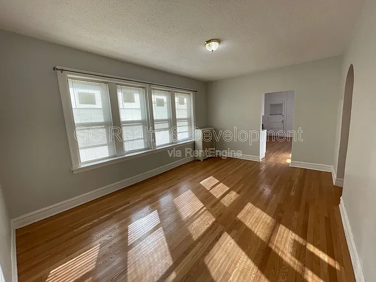 7512 N Claremont Ave #2 — Photo 4